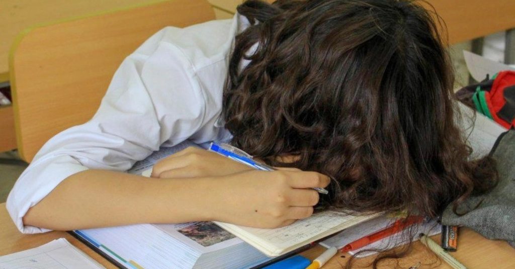 Những hạn chế và áp lực khi học thêm