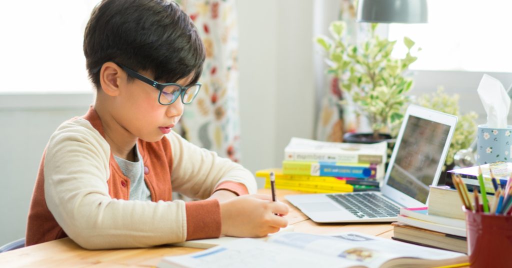 Vì sao học thêm online vẫn hiệu quả như học trực tiếp?