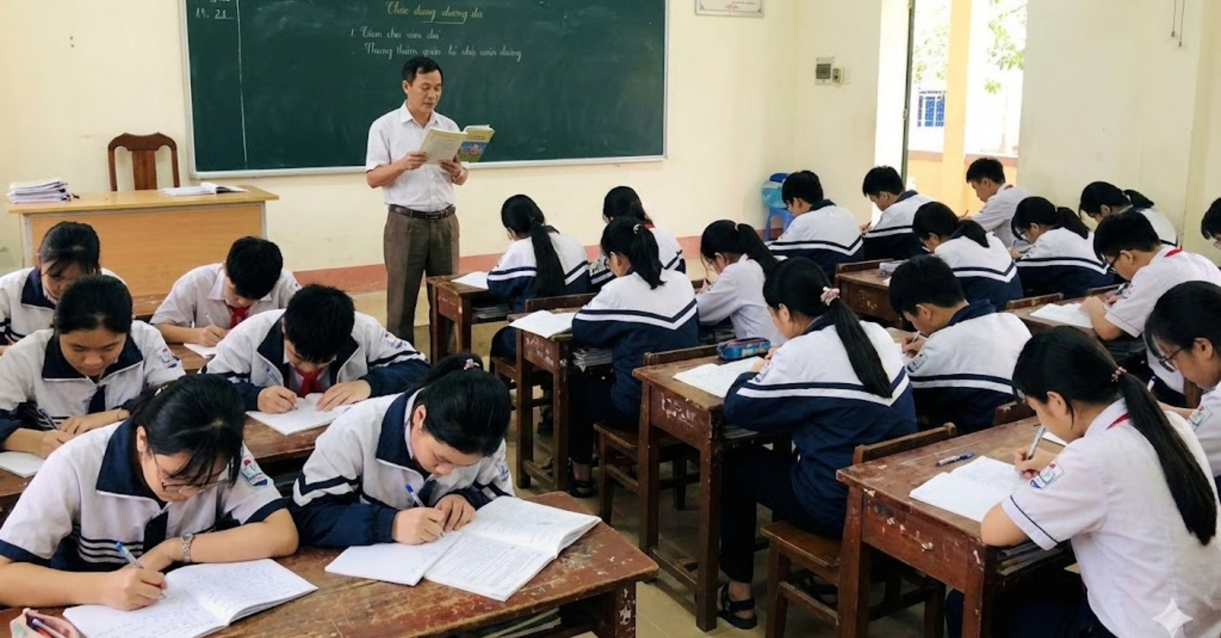 Phương pháp giảng dạy thụ động: "Thầy đọc, trò chép"