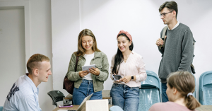 Hơn 80% học sinh thích học thêm theo nhóm 5–8 người: Sự lên ngôi của mô hình "Micro-Class"