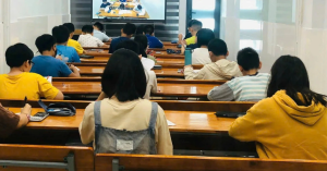 72% Phụ huynh chọn học thêm cá nhân hóa thay vì luyện đề đại trà: Tại sao?